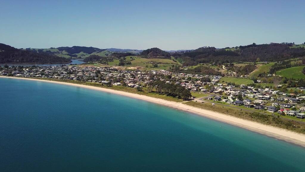 Cooks Beach 5 (FHD).mp4