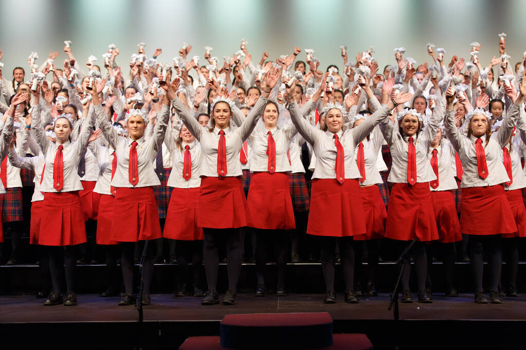 Dio House Singing 2017 0289.jpg